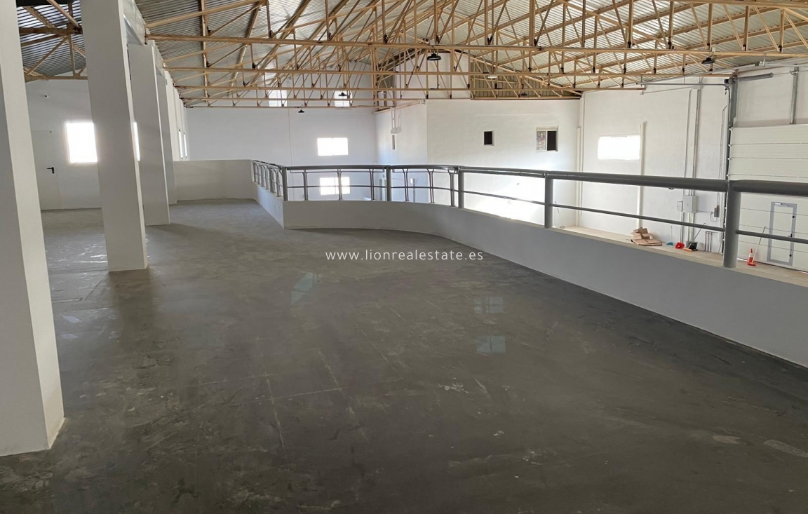 Resale - Industrial unit - Torrevieja - Aguas Nuevas