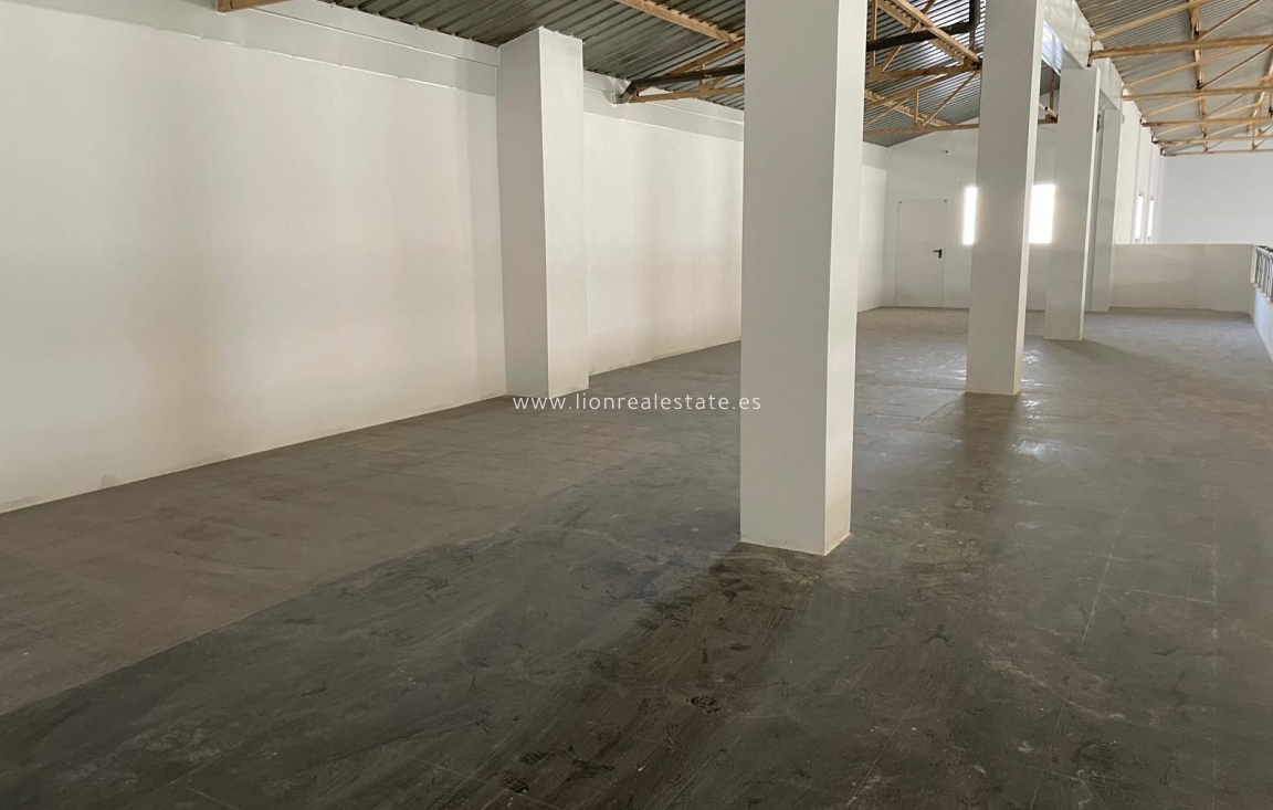 Resale - Industrial unit - Torrevieja - Aguas Nuevas