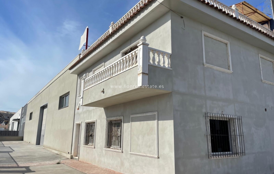 Resale - Industrial unit - Torrevieja - Aguas Nuevas