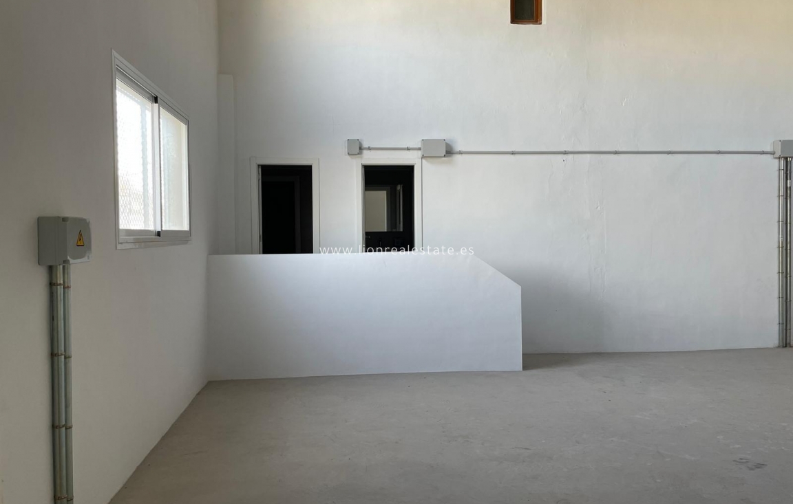 Resale - Industrial unit - Torrevieja - Aguas Nuevas