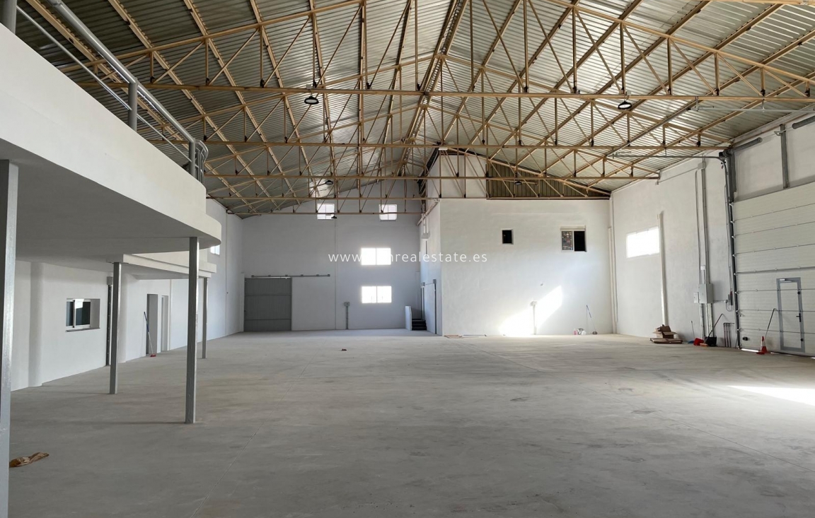 Resale - Industrial unit - Torrevieja - Aguas Nuevas