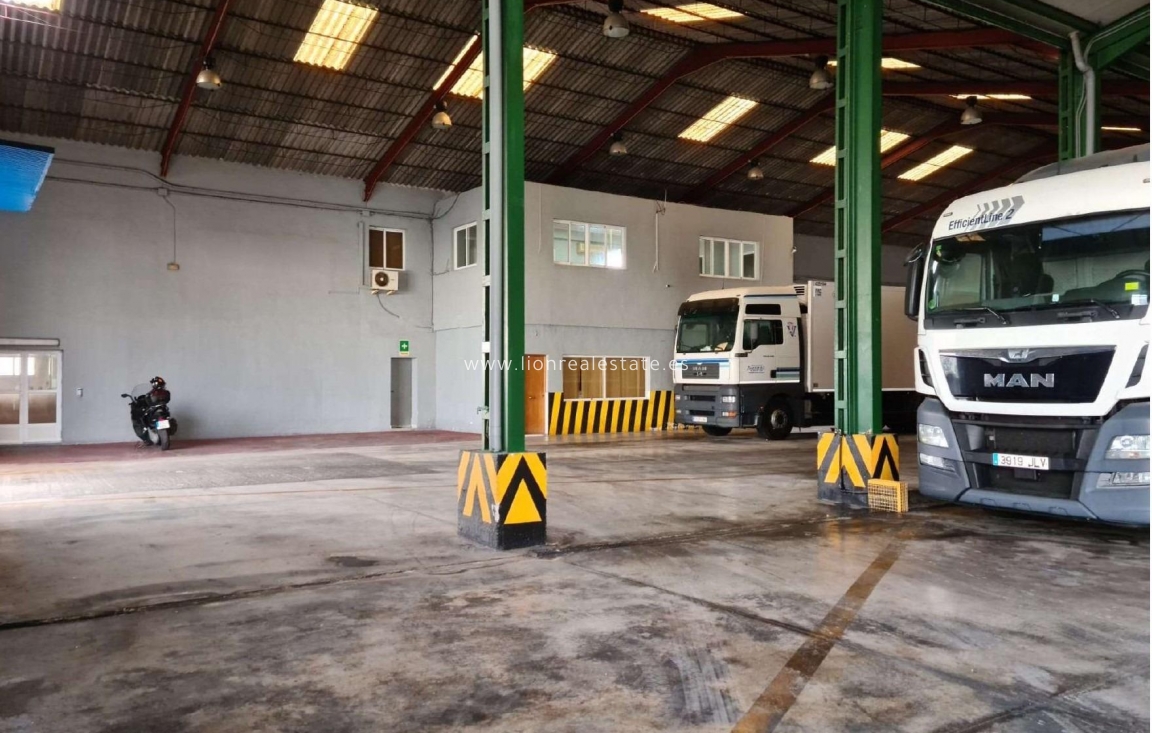 Resale - Industrial unit - Torrevieja - Polígono Industrial Casa Grande