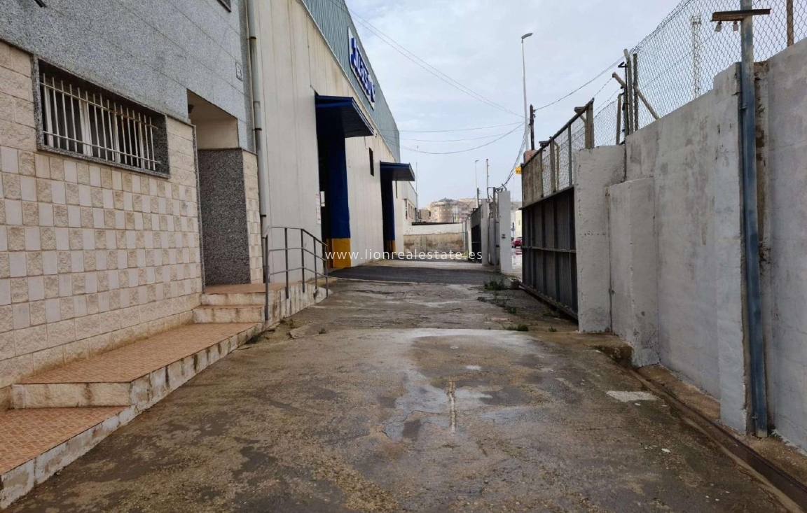 Resale - Industrial unit - Torrevieja - Polígono Industrial Casa Grande
