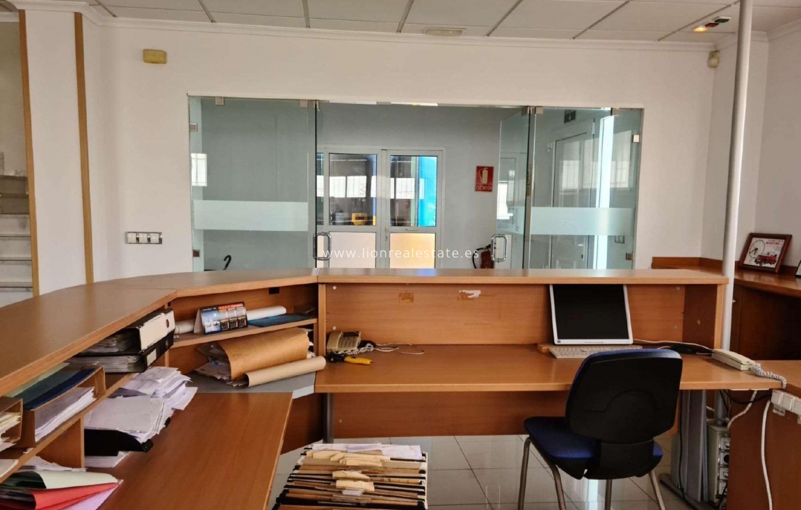 Resale - Industrial unit - Torrevieja - Polígono Industrial Casa Grande