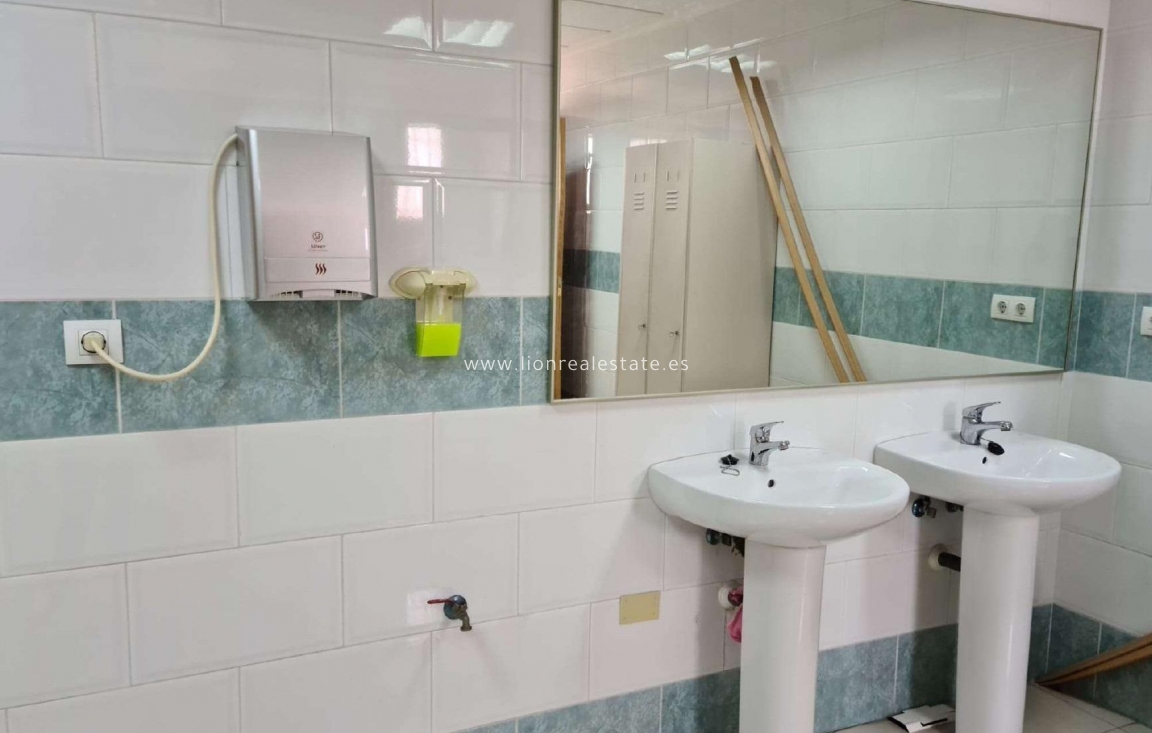 Resale - Industrial unit - Torrevieja - Polígono Industrial Casa Grande