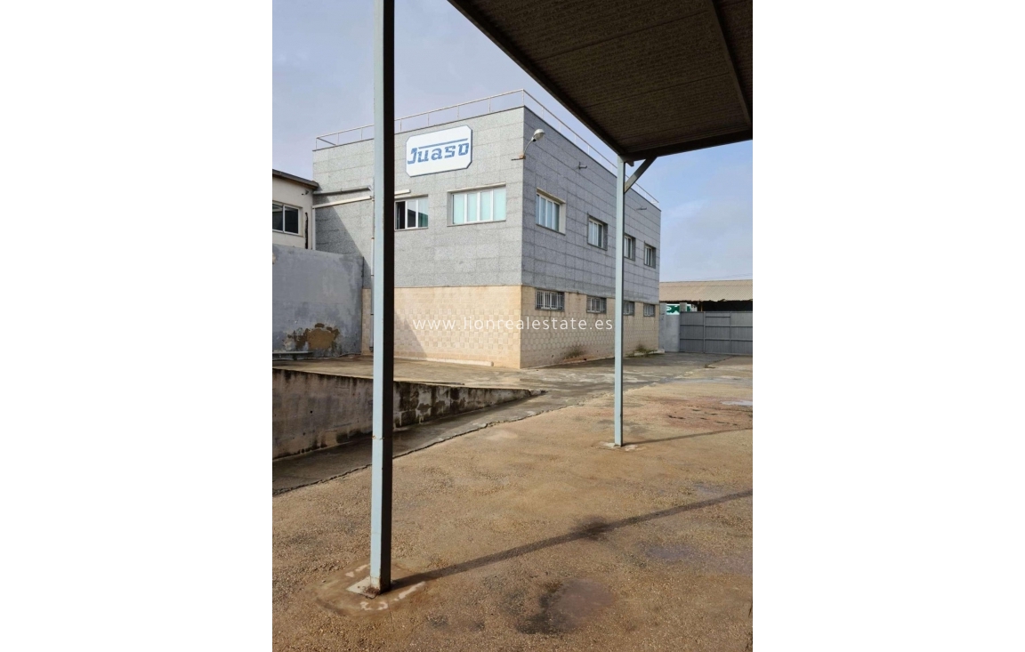 Resale - Industrial unit - Torrevieja - Polígono Industrial Casa Grande
