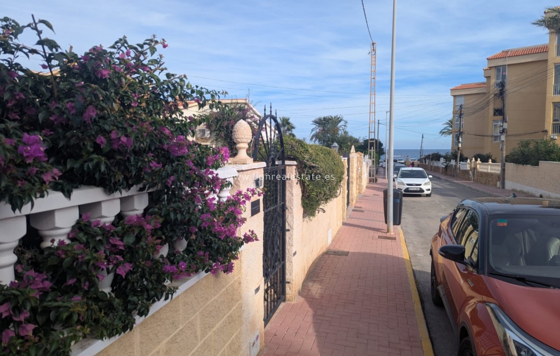 Resale - Town House - Punta Prima