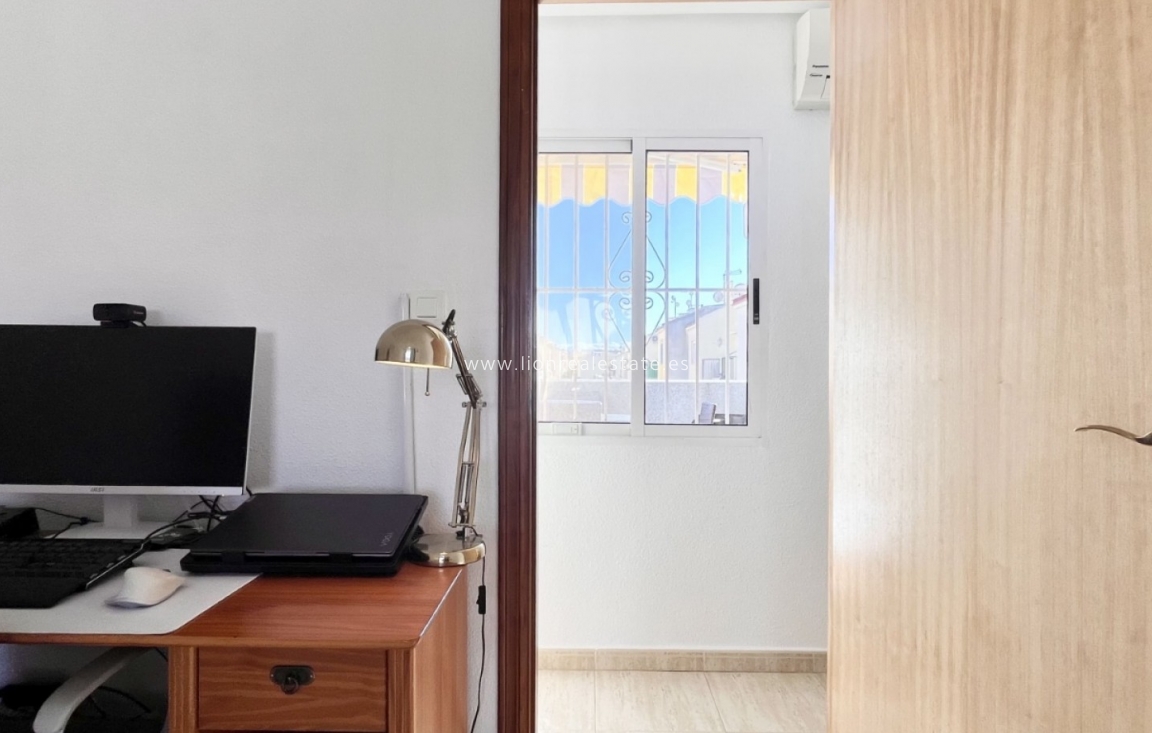 Resale - Town House - Torrevieja - La Siesta - El Salado -  Torreta