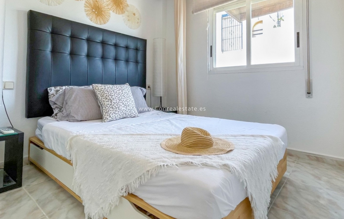 Resale - Town House - Torrevieja - La Siesta - El Salado -  Torreta