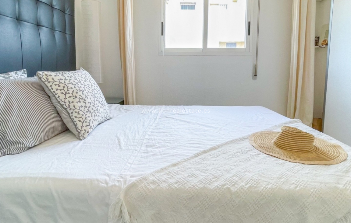 Resale - Town House - Torrevieja - La Siesta - El Salado -  Torreta