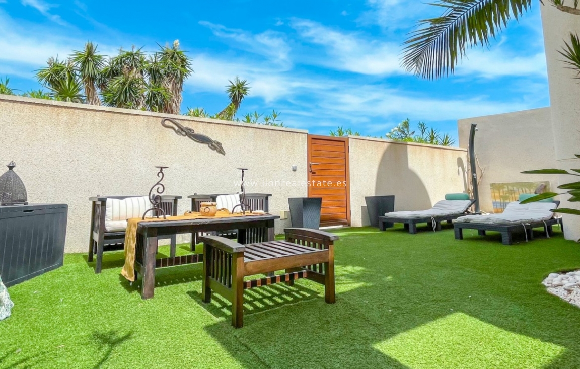Resale - Town House - Torrevieja - La Siesta - El Salado -  Torreta