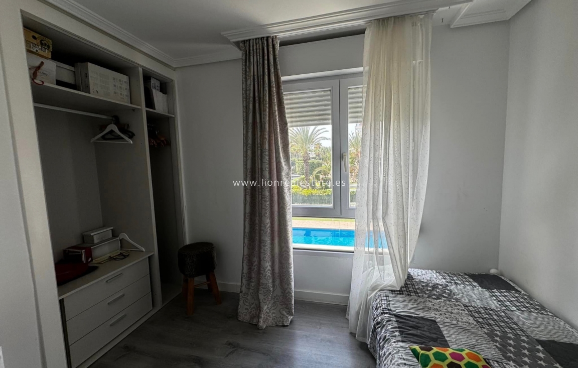 Resale - Town House - Torrevieja - Punta Prima