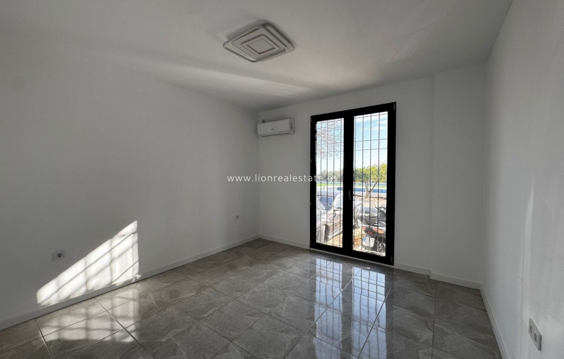 Resale - Villa - Crevillent - Comunidad valenciana