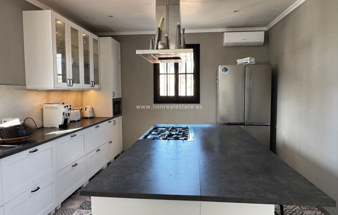 Resale - Villa - Crevillente