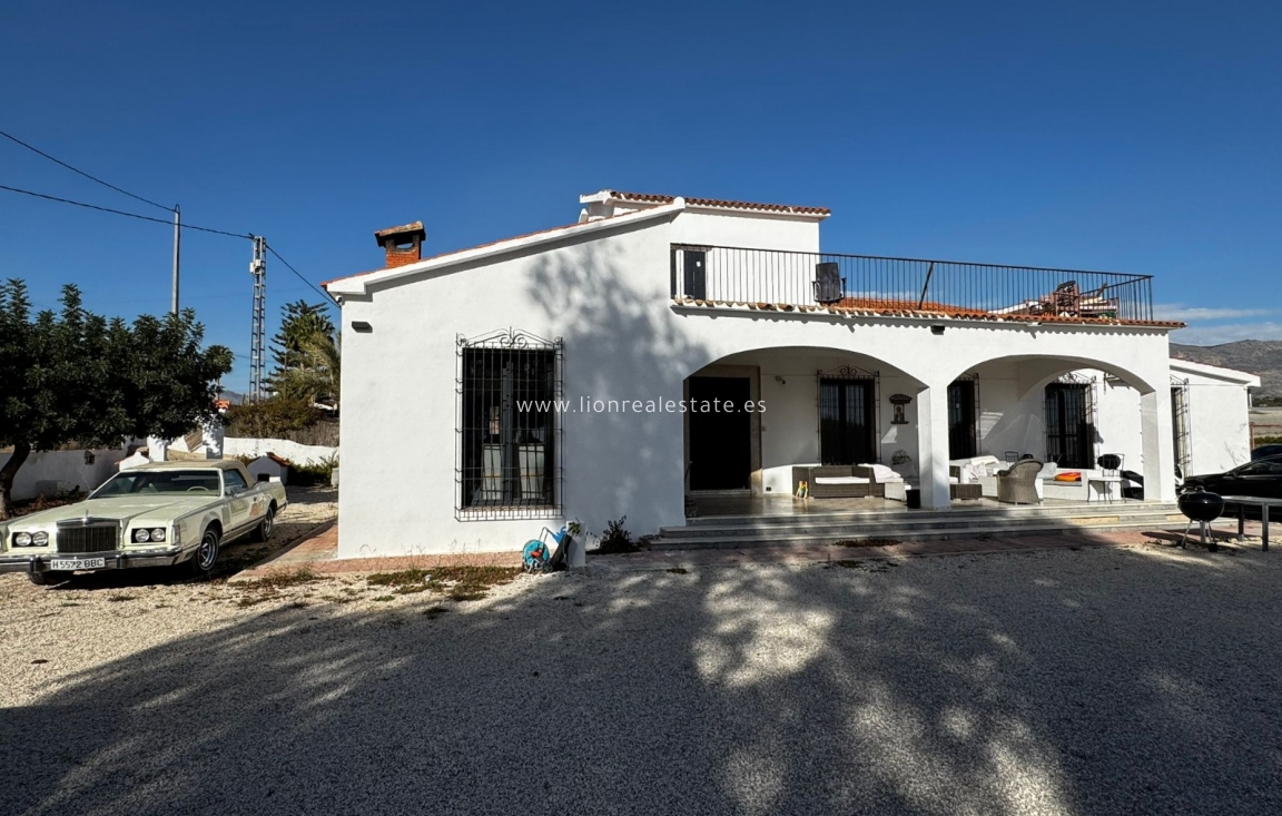 Resale - Villa - Crevillente