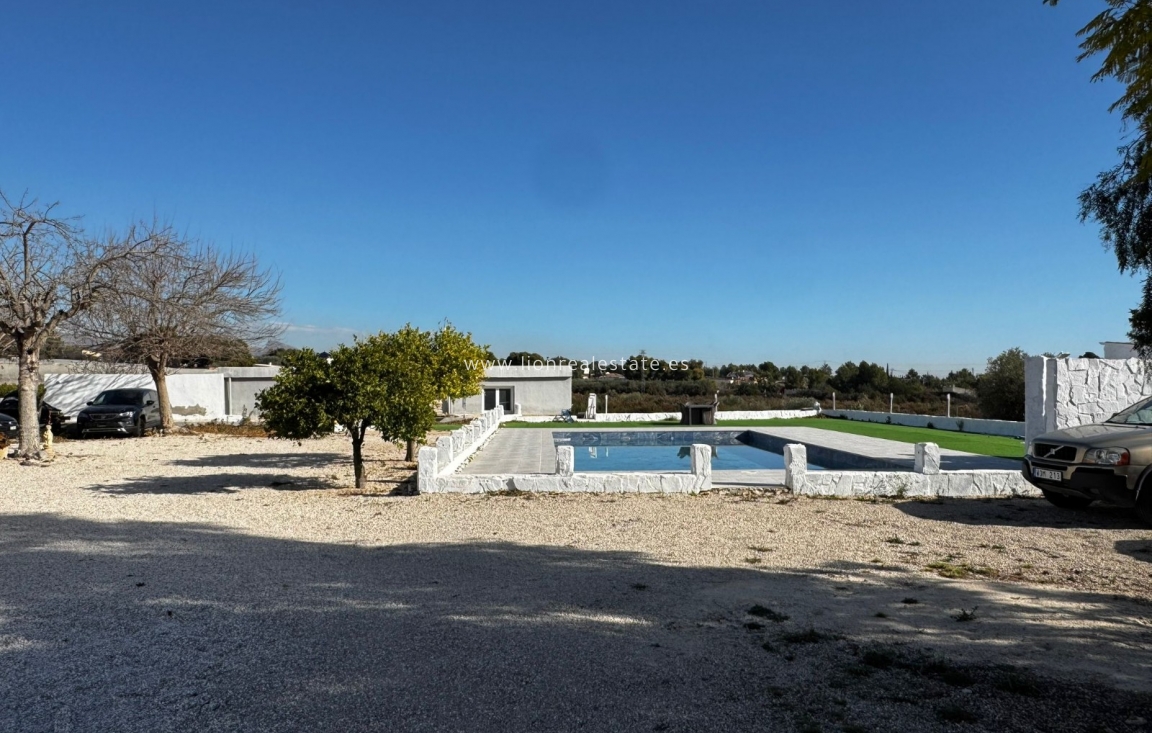 Resale - Villa - Crevillente