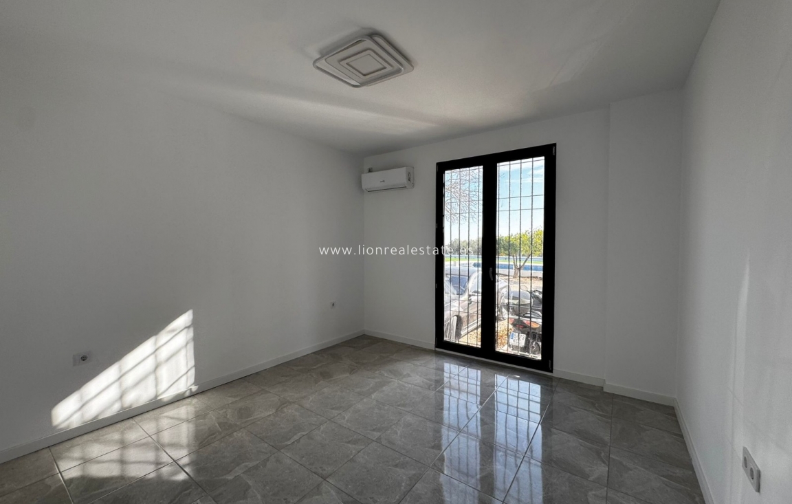 Resale - Villa - Crevillente