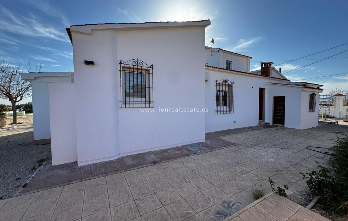 Resale - Villa - Crevillente