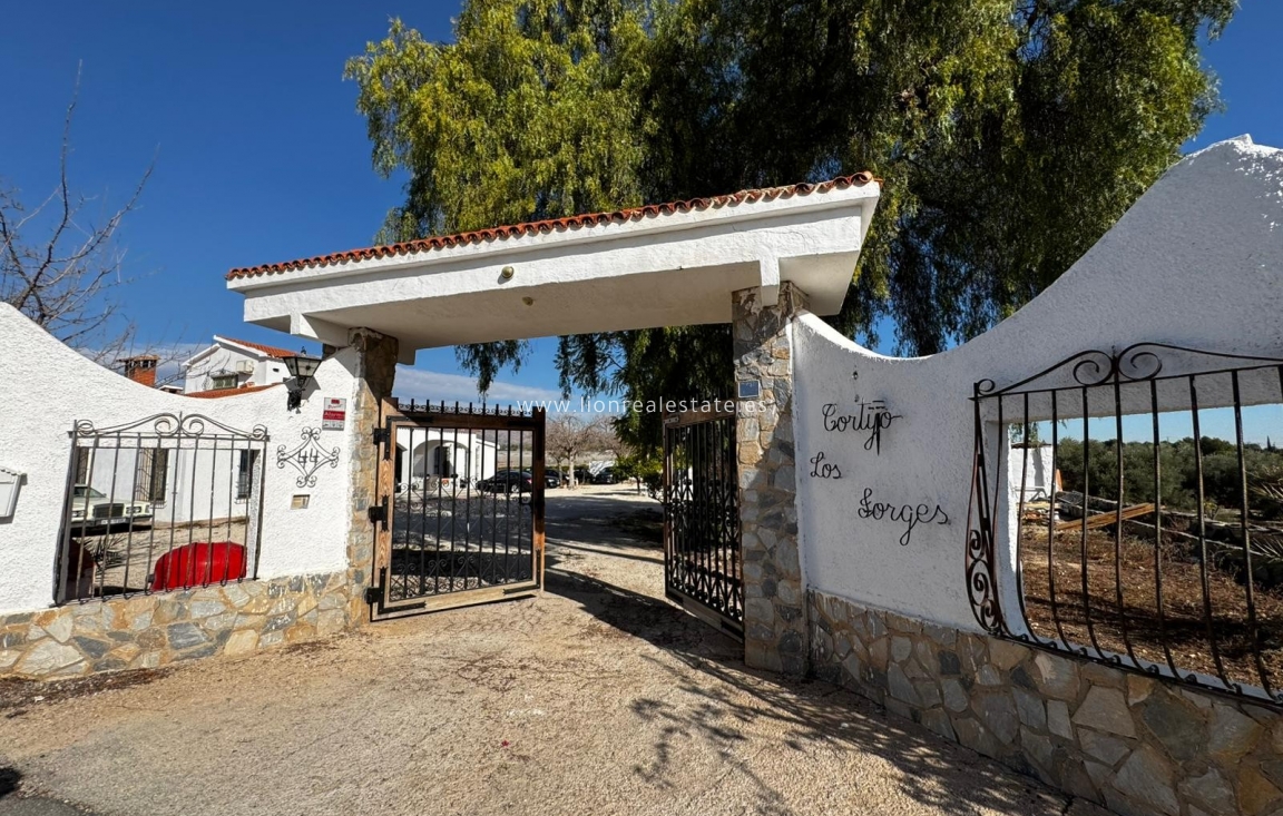 Resale - Villa - Crevillente