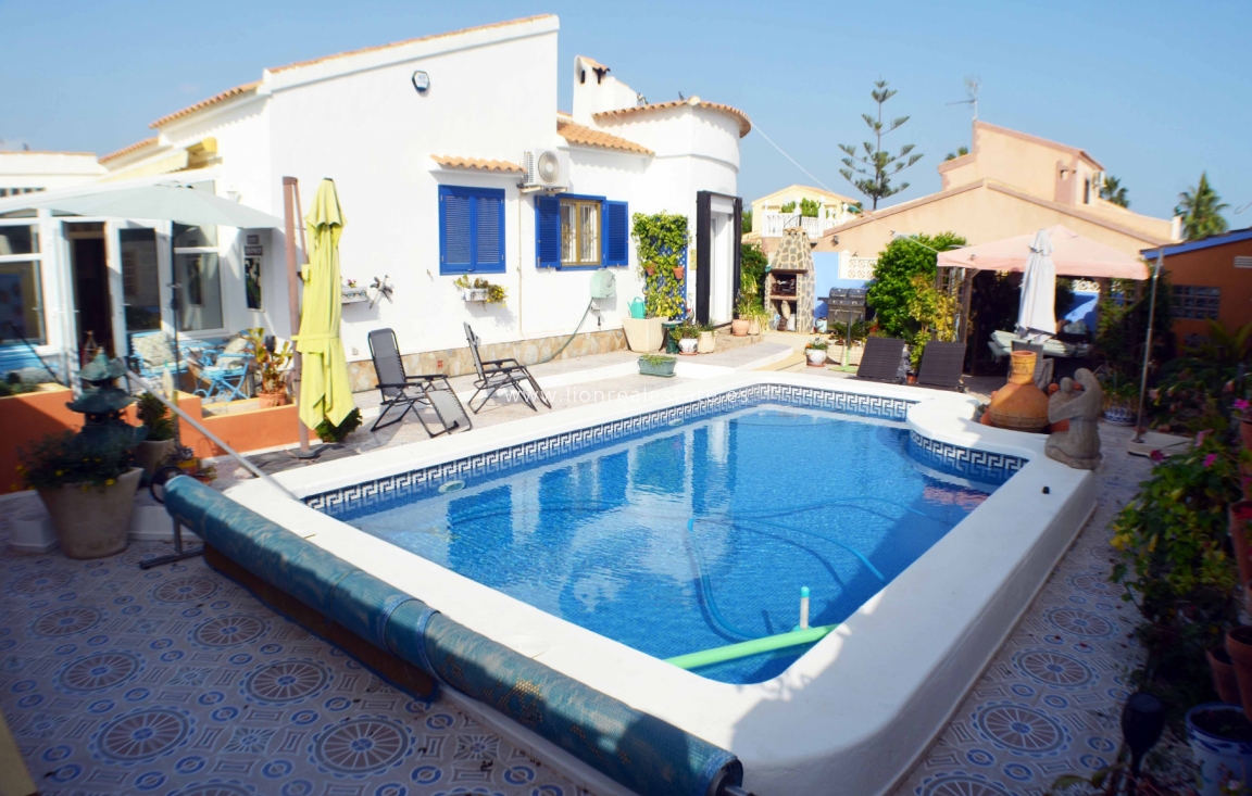 Resale - Villa - La Florida