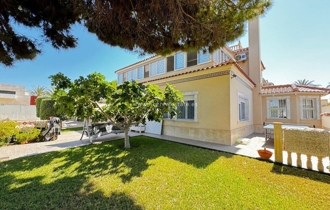 Resale - Villa - Orihuela Costa - Cabo Roig