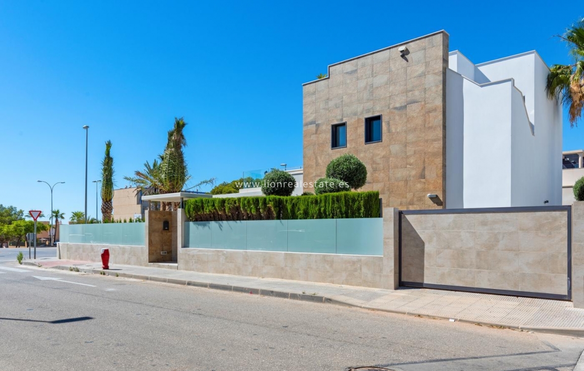 Resale - Villa - Orihuela Costa - Campoamor