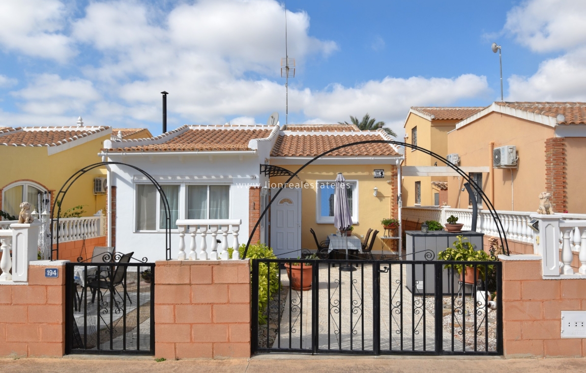 Resale - Villa - Orihuela Costa - La Florida