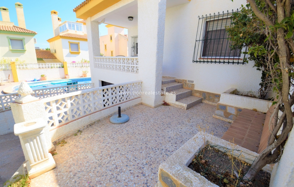 Resale - Villa - Orihuela Costa - La Zenia