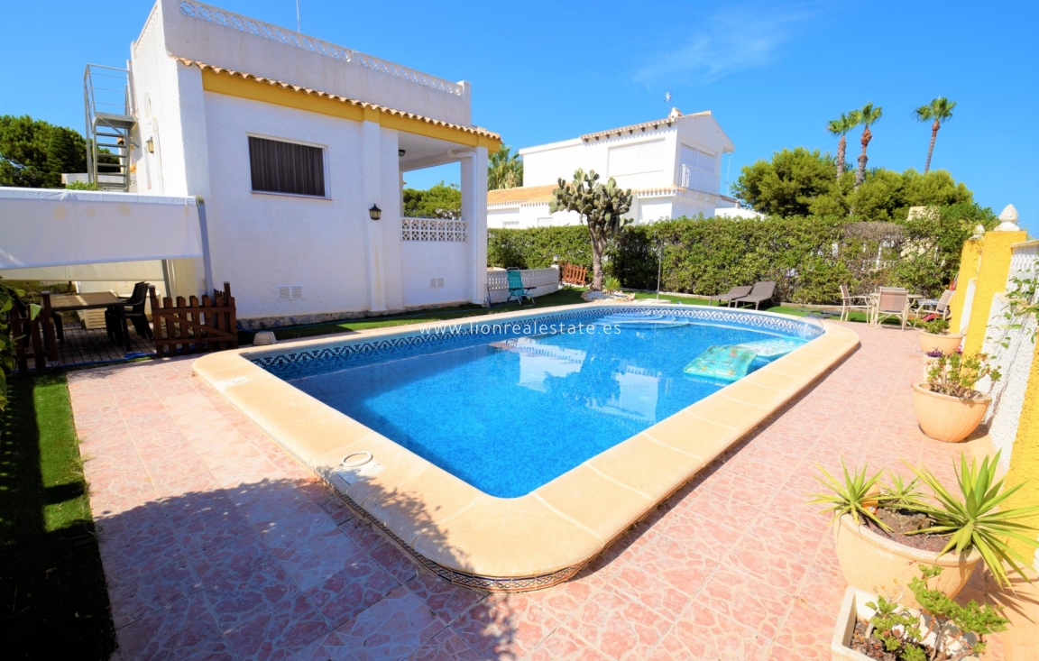 Resale - Villa - Orihuela Costa - La Zenia