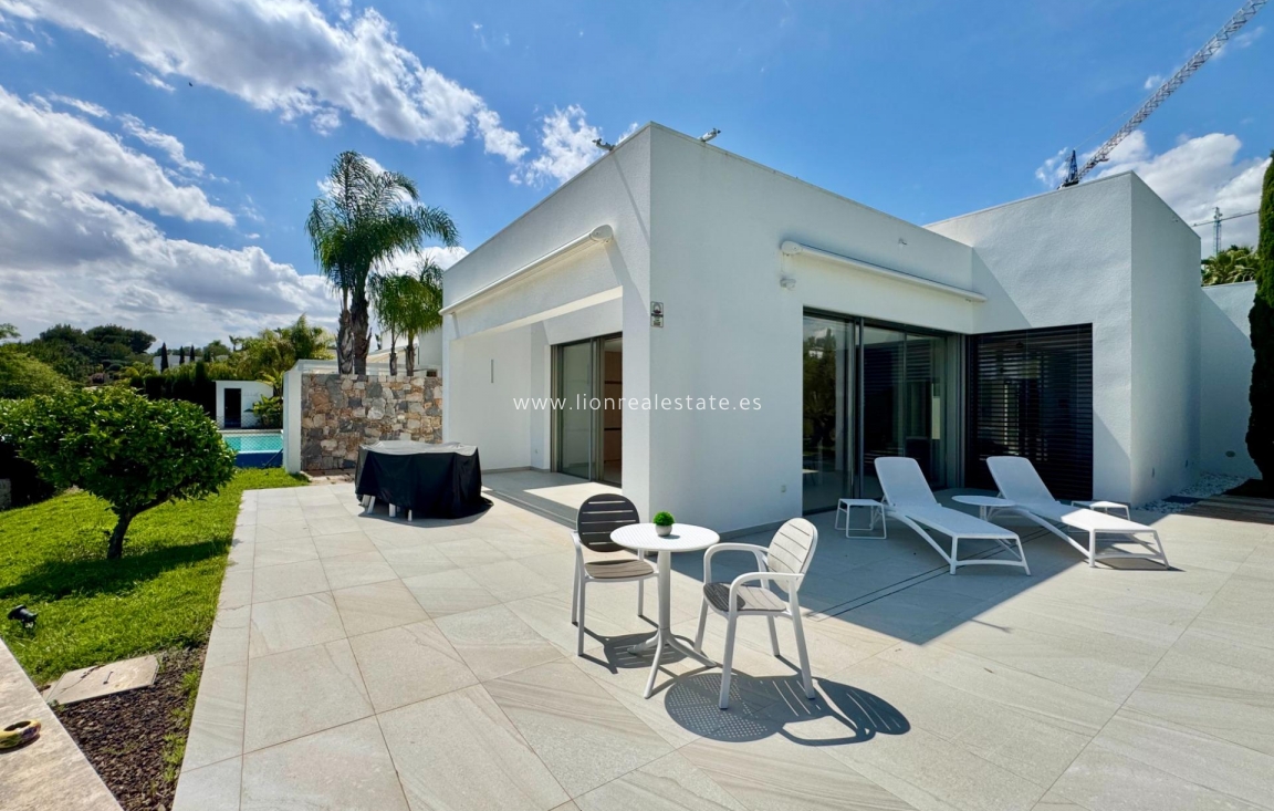 Resale - Villa - Orihuela Costa - Las Colinas Golf