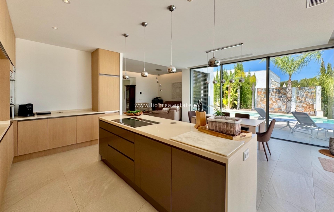 Resale - Villa - Orihuela Costa - Las Colinas Golf