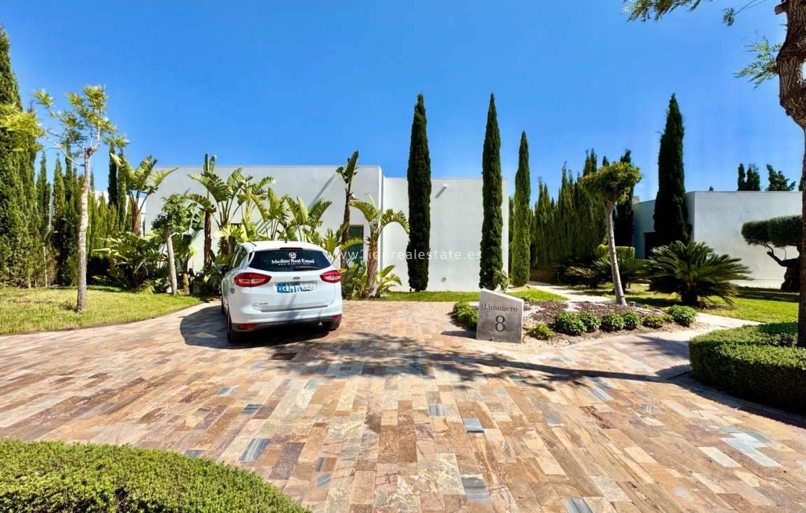 Resale - Villa - Orihuela Costa - Las Colinas Golf