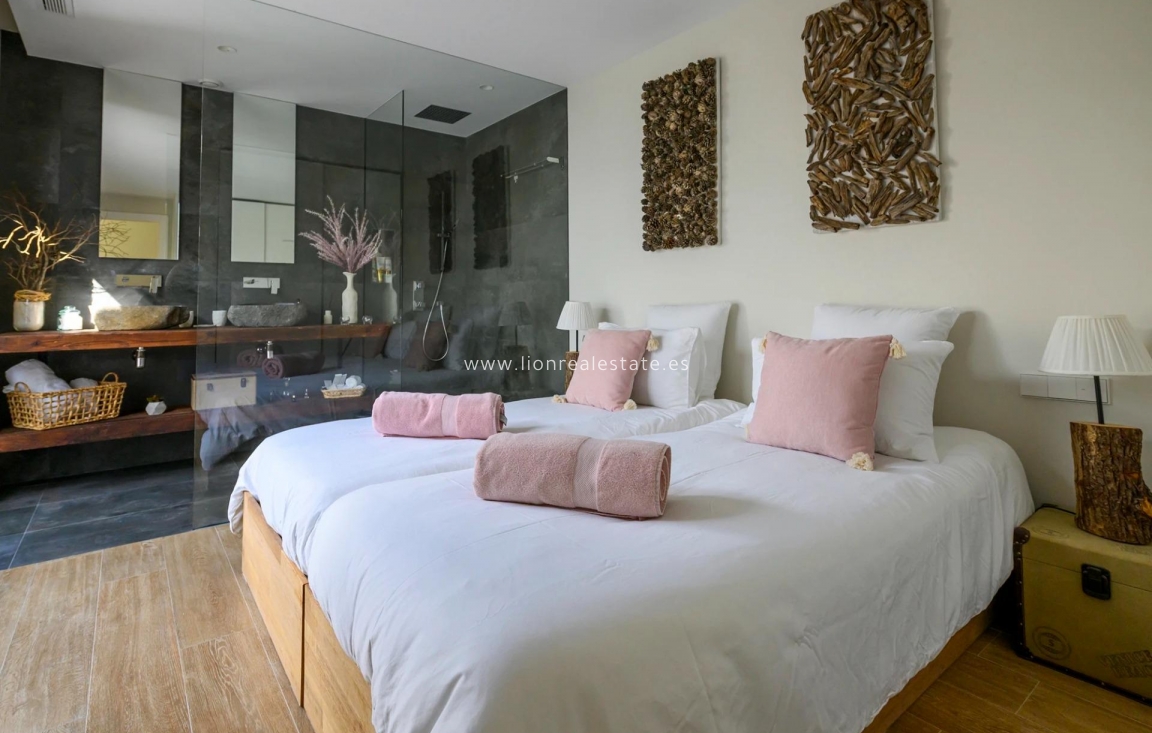 Resale - Villa - Orihuela Costa - Las Colinas Golf