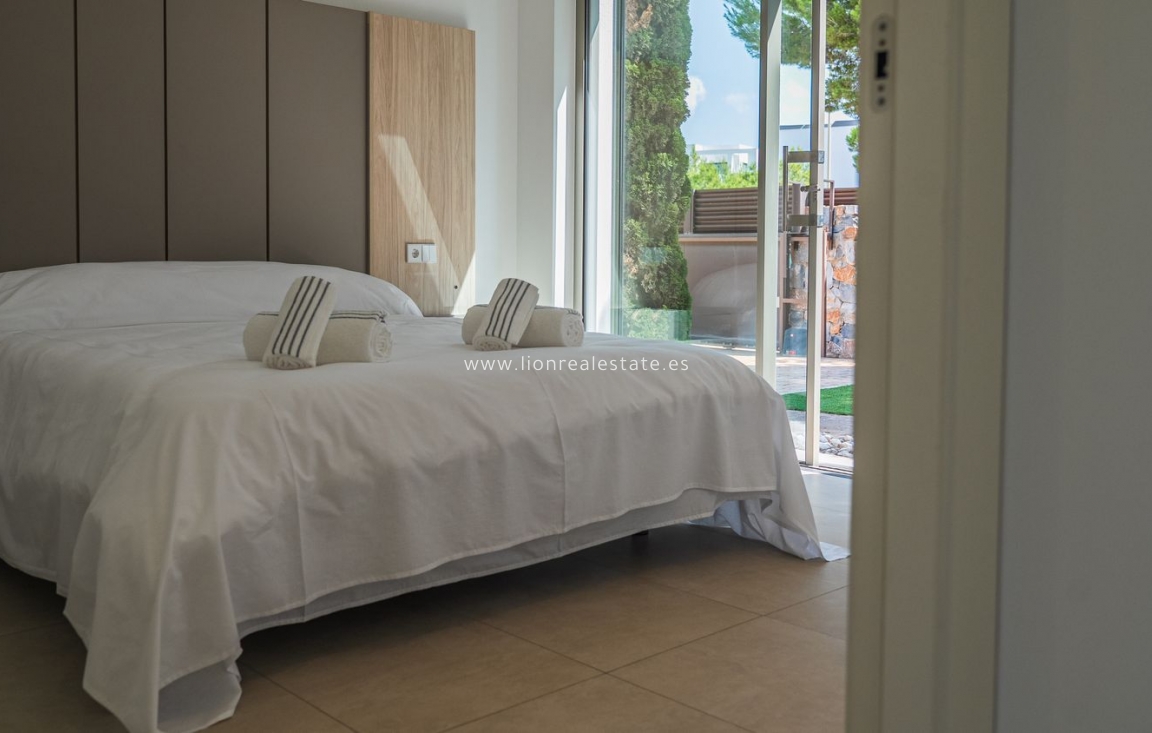 Resale - Villa - Orihuela Costa - Las Colinas Golf