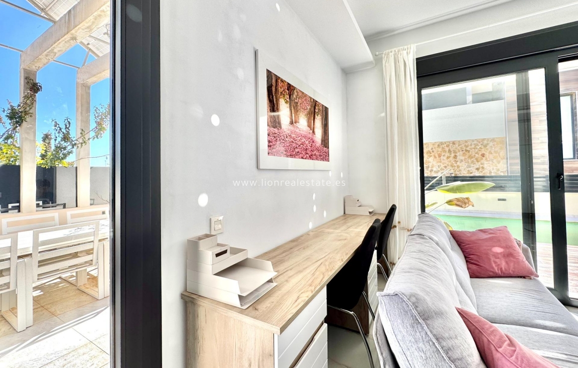 Resale - Villa - Orihuela Costa - Lomas de Cabo Roig