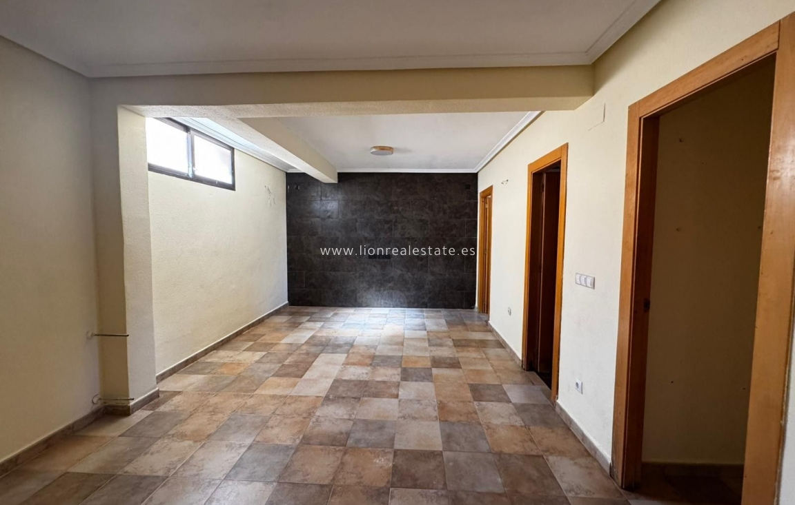 Resale - Villa - Orihuela Costa - PAU 26