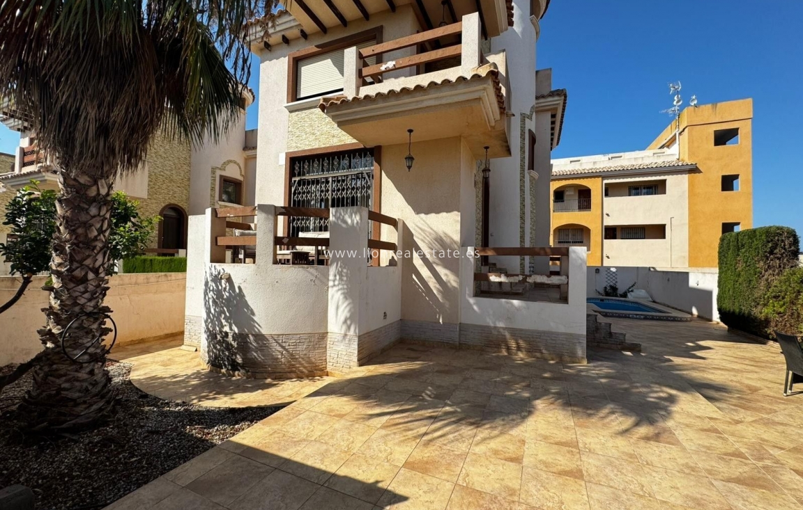 Resale - Villa - Orihuela Costa - PAU 26