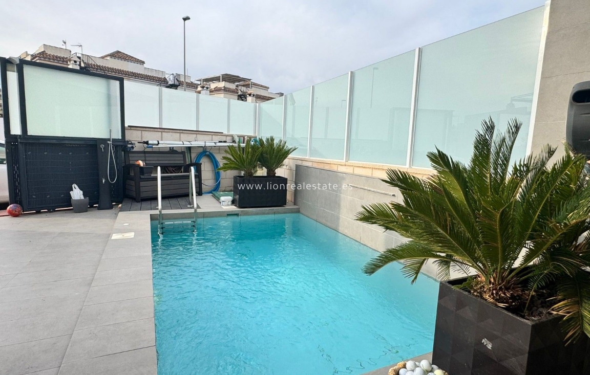 Resale - Villa - Orihuela Costa - PAU 26