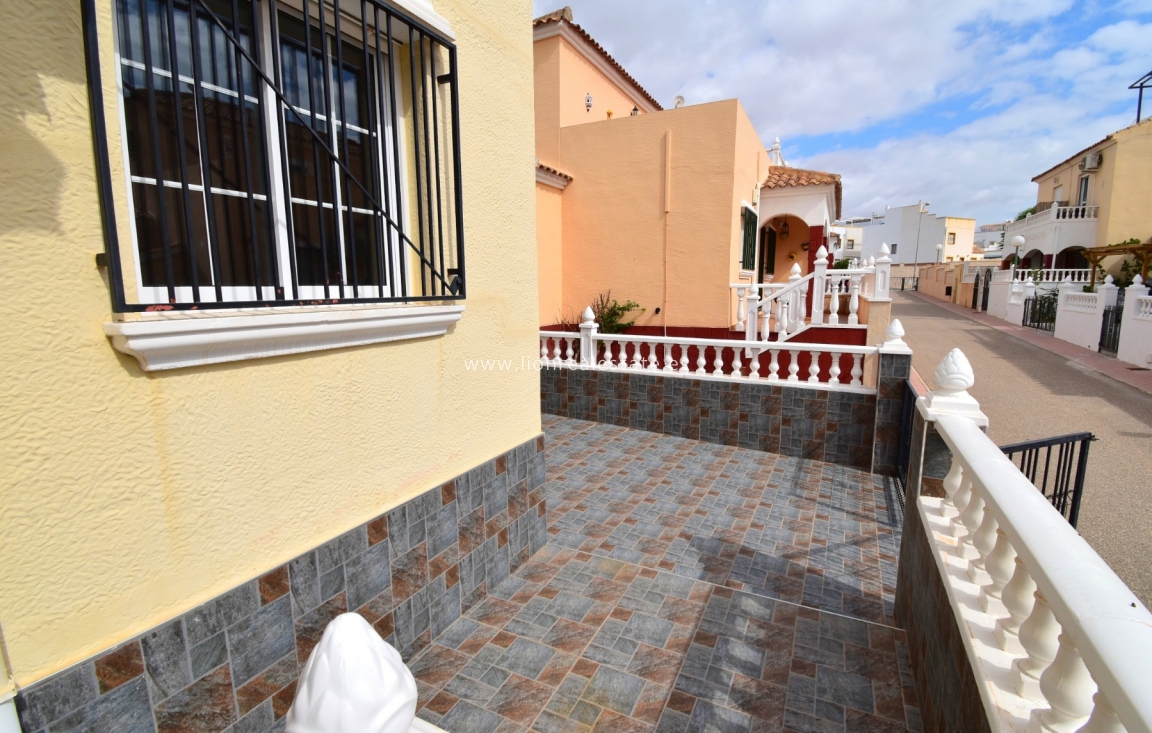 Resale - Villa - Orihuela Costa - Playa Flamenca