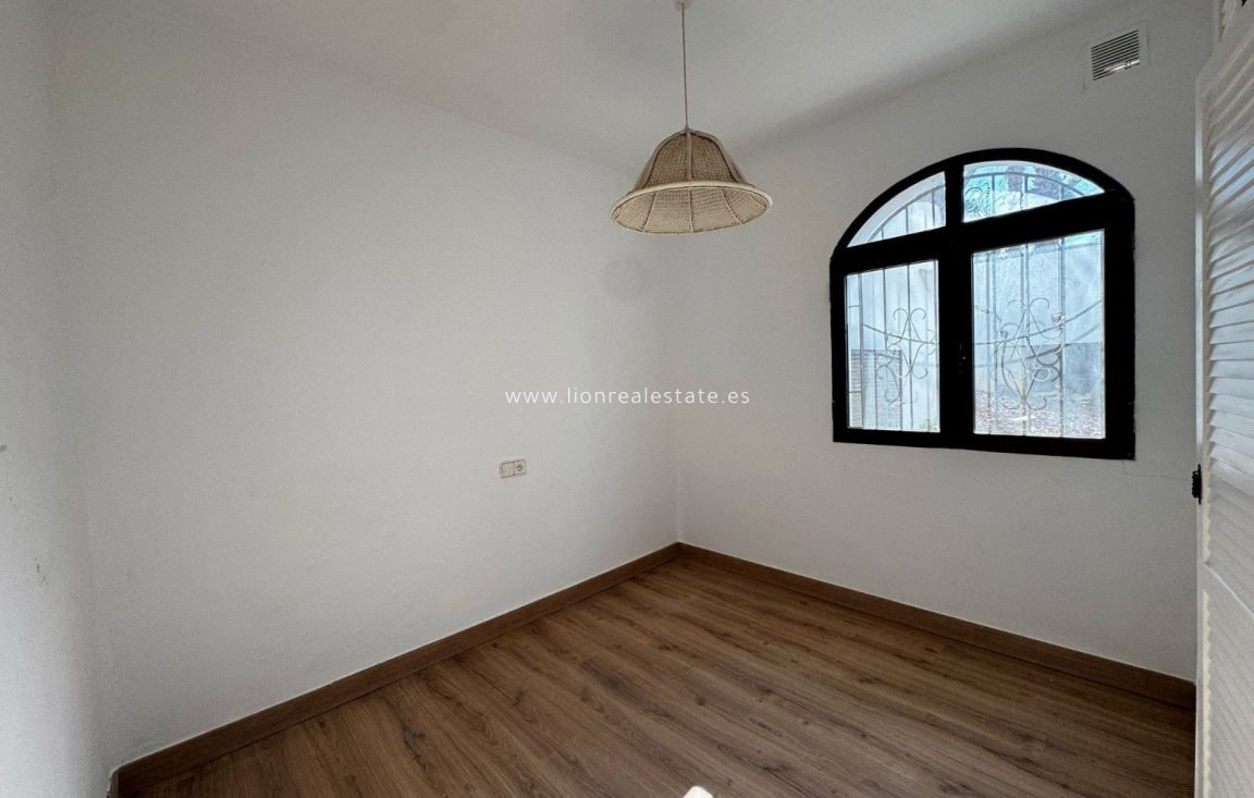 Resale - Villa - Orihuela Costa - Villamartín-Las Filipinas