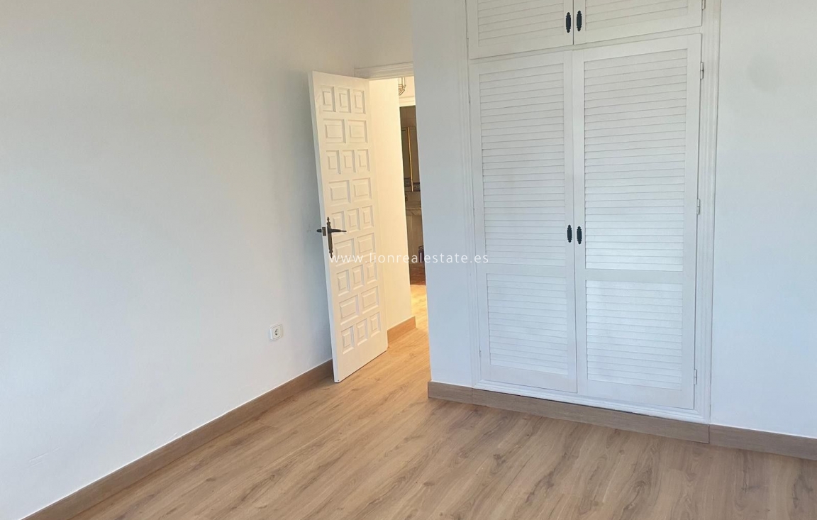 Resale - Villa - Orihuela Costa - Villamartín-Las Filipinas