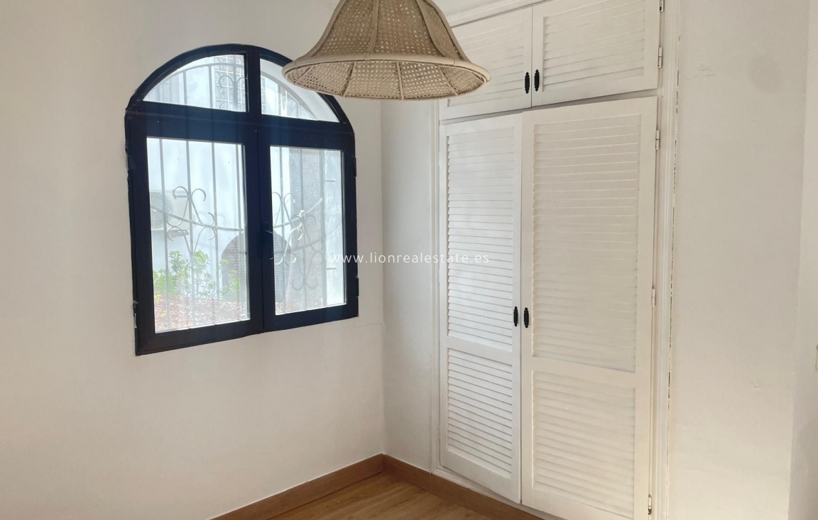 Resale - Villa - Orihuela Costa - Villamartín-Las Filipinas