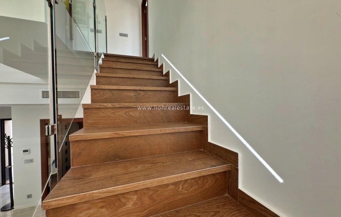 Resale - Villa - Orihuela Costa - Villamartín-Las Filipinas