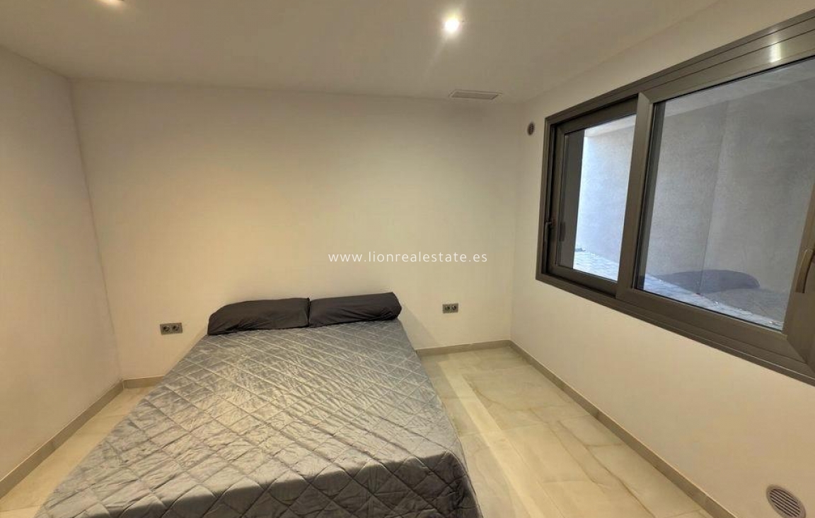 Resale - Villa - Orihuela Costa - Villamartín-Las Filipinas