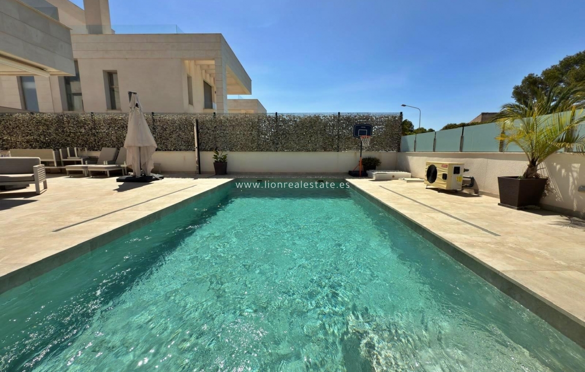 Resale - Villa - Orihuela Costa - Villamartín-Las Filipinas