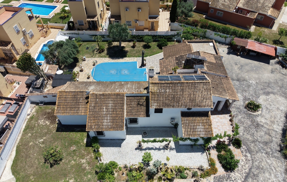 Resale - Villa - Orihuela Costa - Villamartín