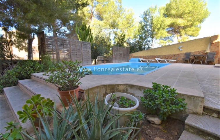 Resale - Villa - Orihuela Costa - Villamartín