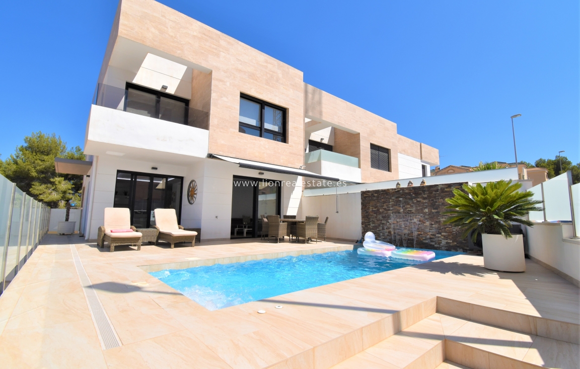 Resale - Villa - Orihuela Costa - Villamartín