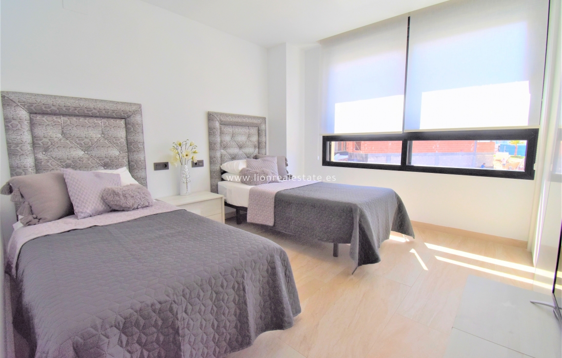 Resale - Villa - Orihuela Costa - Villamartín