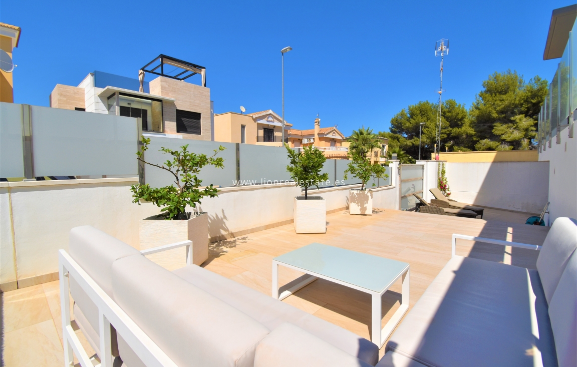 Resale - Villa - Orihuela Costa - Villamartín